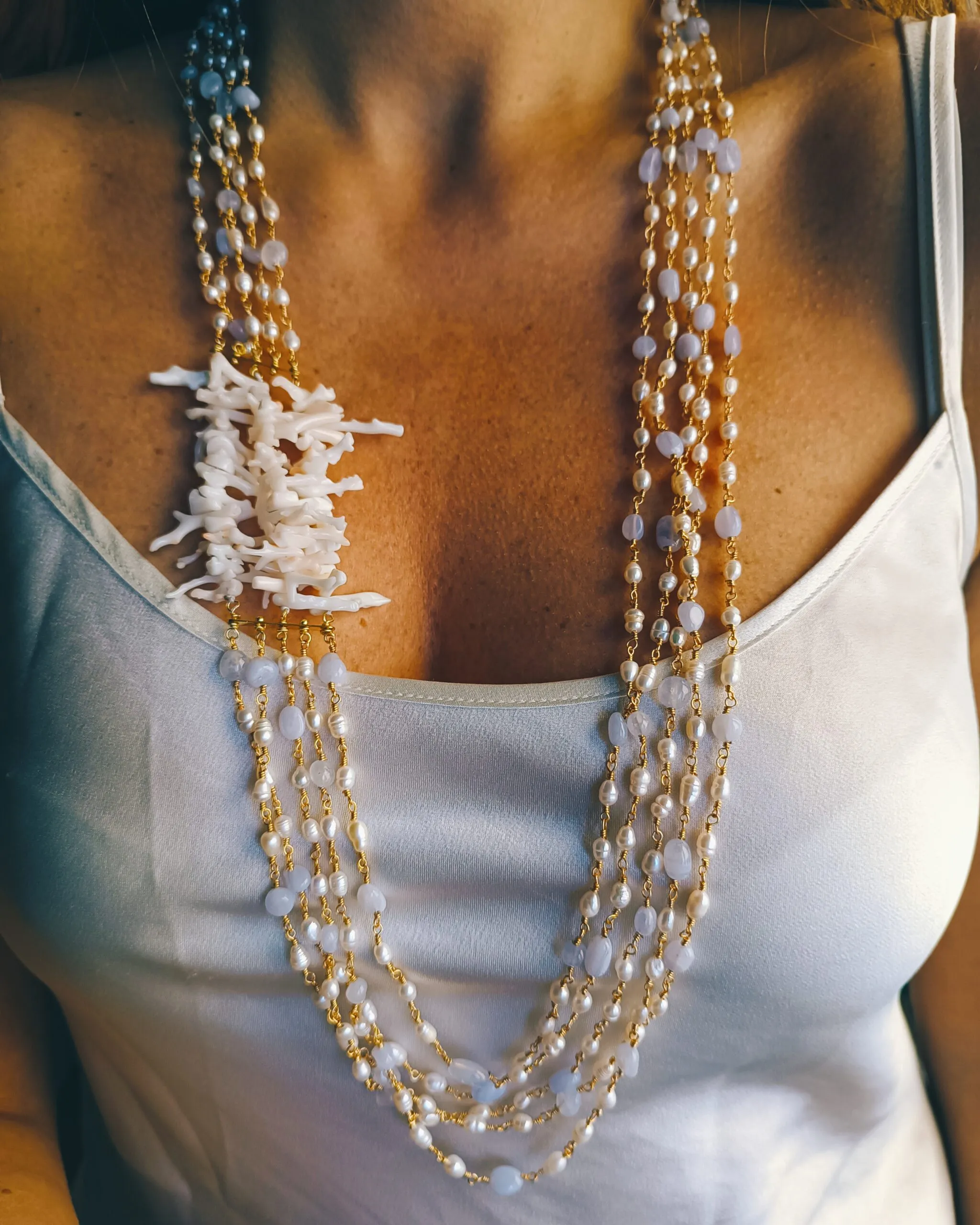 Collana a Cinque Fili con Agata Striata, Perle e Corallo Rosa