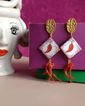 Orecchini Siciliani con Mattonelle in Ceramica di Caltagirone e Corallo Rosso